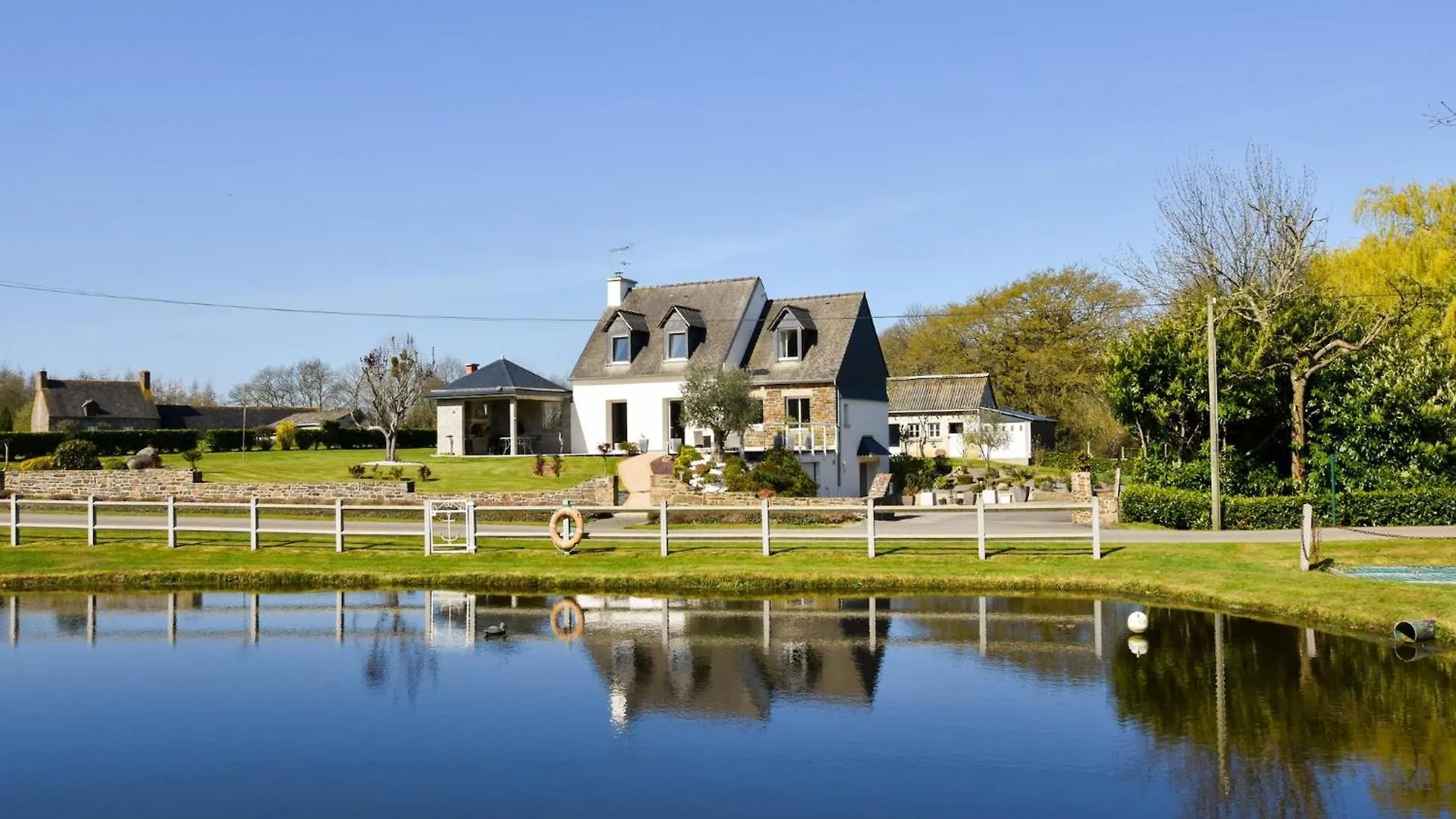 Nice Holiday Home In Epiniac With Garden, Cleaning Included