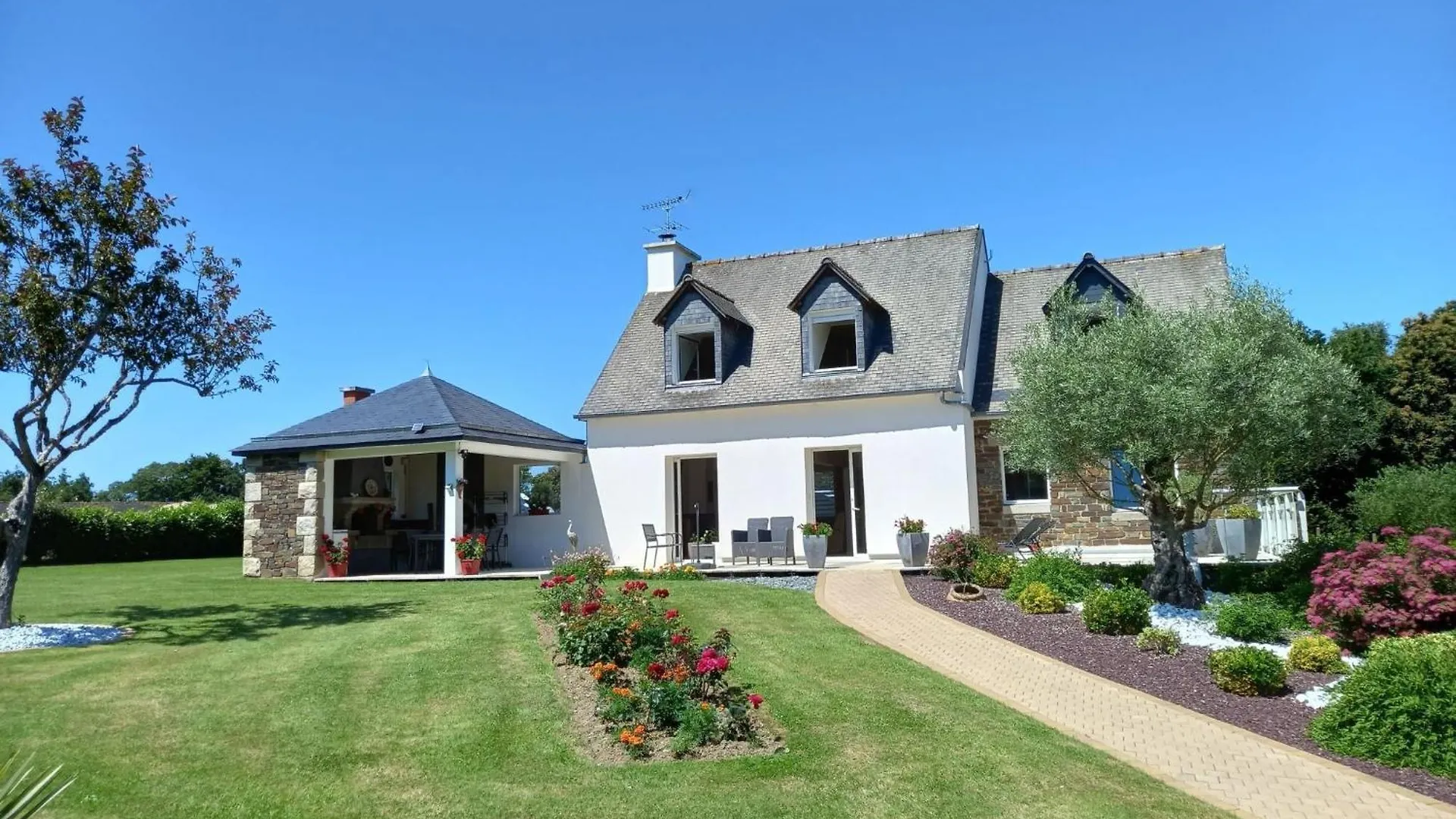 Nice Holiday Home In Epiniac With Garden, Cleaning Included