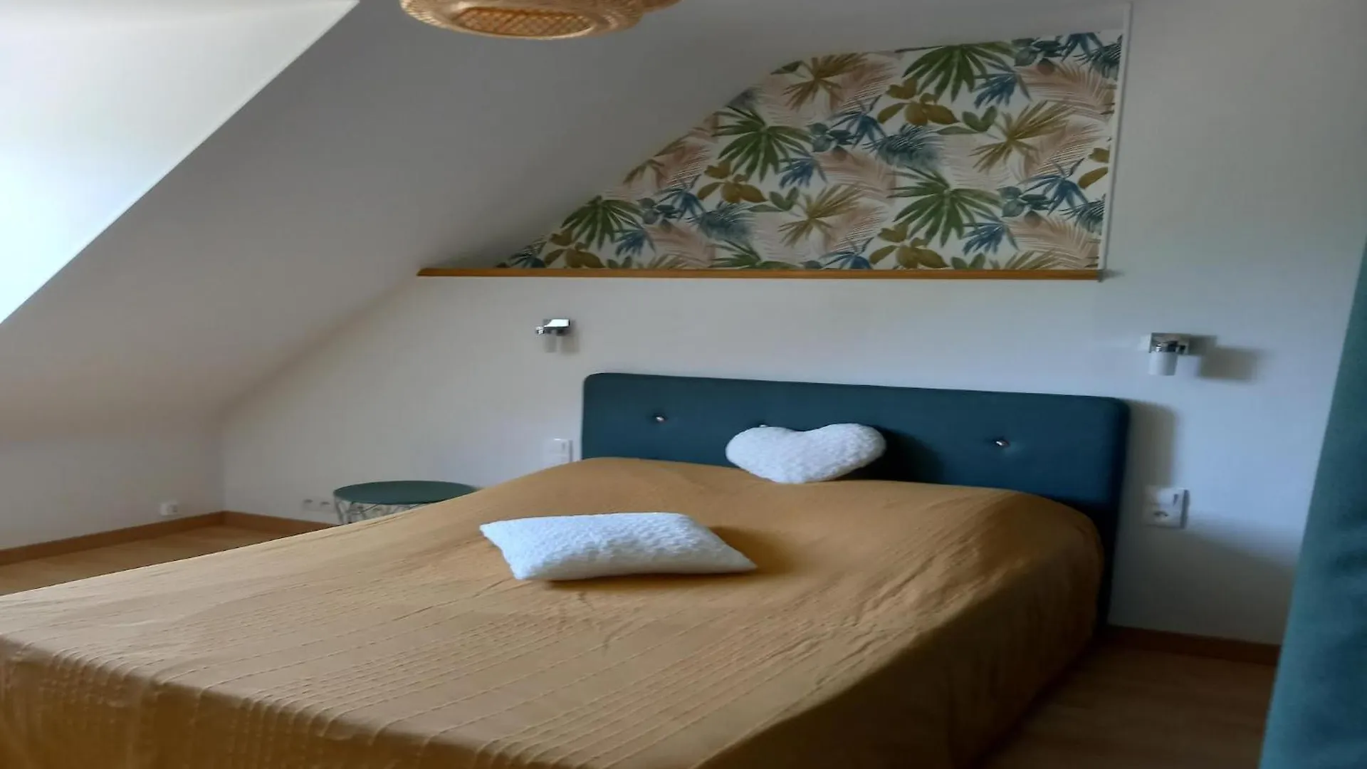 Nice Holiday Home In Epiniac With Garden, Cleaning Included فرنسا